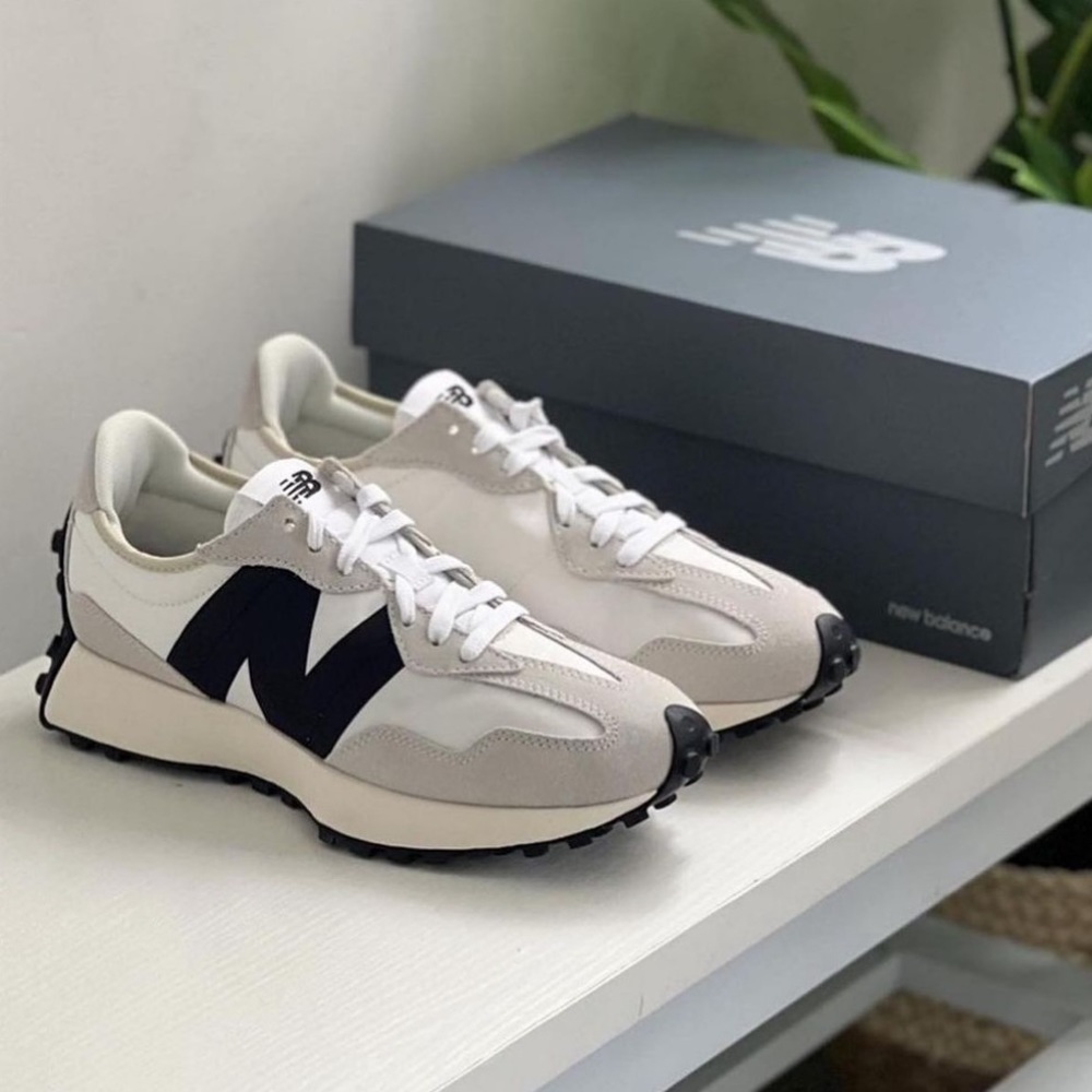 NWT New Balance 327 in White/Black (RARE) | Trendy Running/Walking Shoes